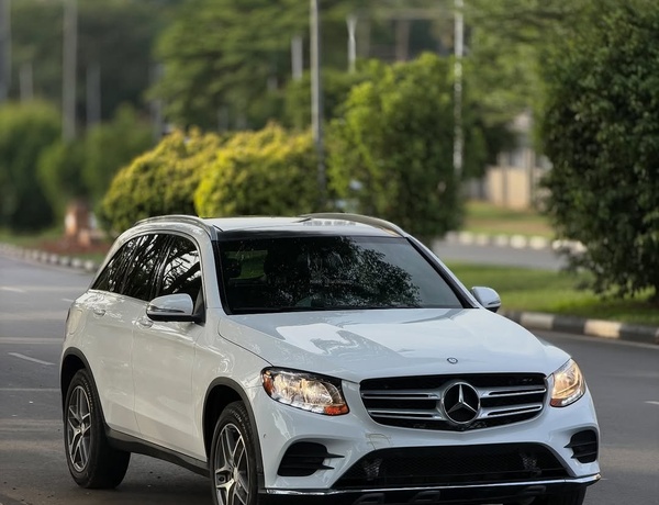 Mercedes-Benz GLC300 (2016) – Foreign Used  Premium SUV, Excellent Condition
