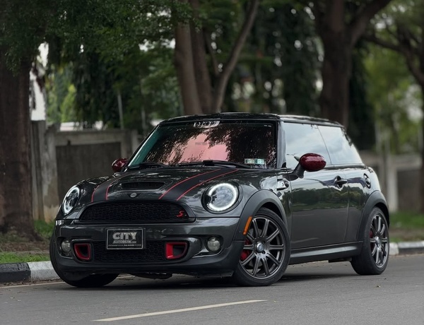 Mini Cooper S Limited Edition 2013 Premium Compact Luxury Car