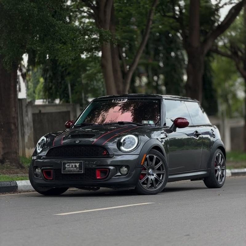 Mini Cooper S Limited Edition 2013 Premium Compact Luxury Car image