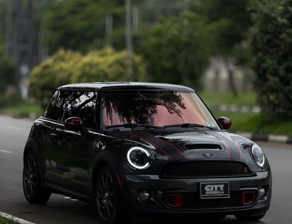 Mini Cooper S Limited Edition 2013 Premium Compact Luxury Car