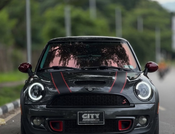 Mini Cooper S Limited Edition 2013 Premium Compact Luxury Car