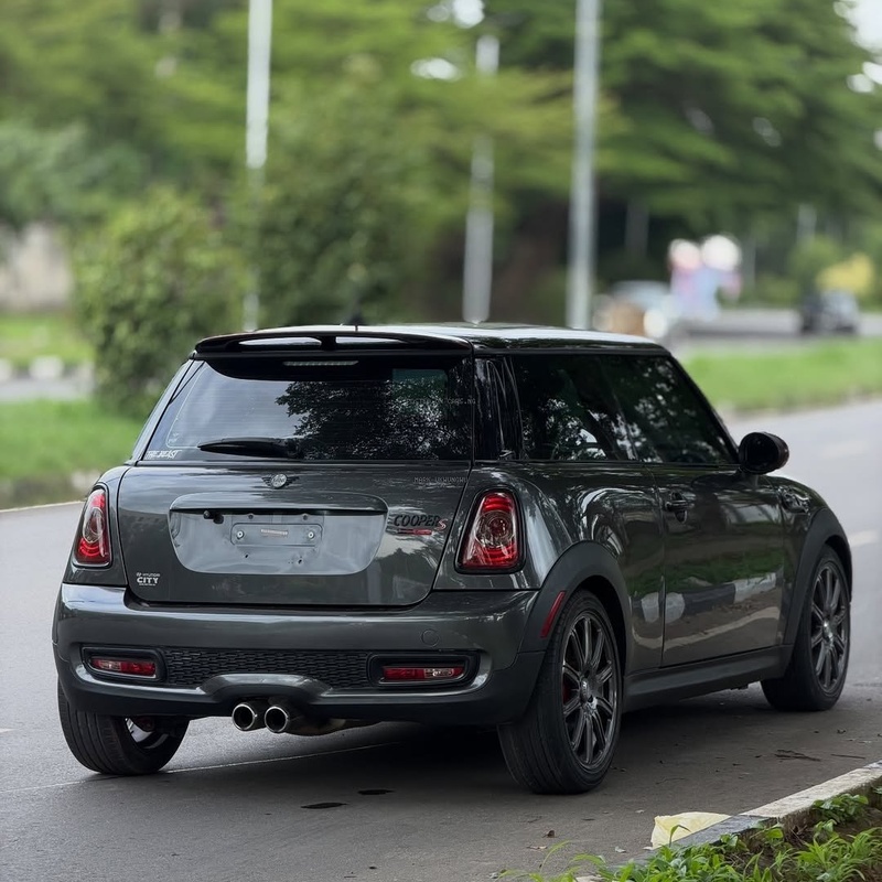 Mini Cooper S Limited Edition 2013 Premium Compact Luxury Car image