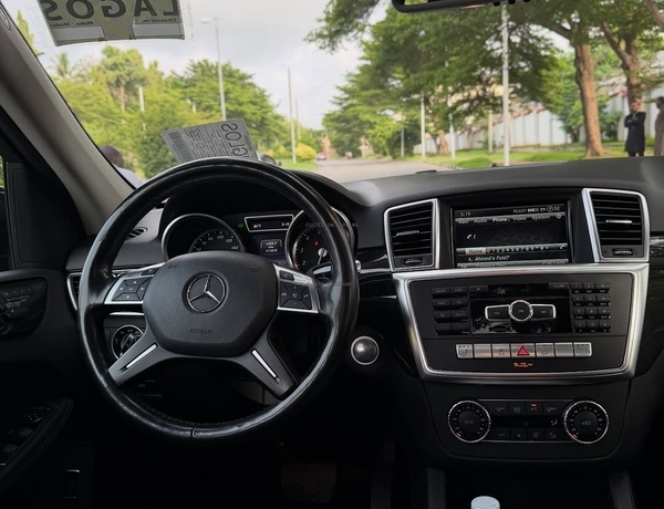 Mercedes-Benz ML350 (2015) – Foreign Used Smooth Drive, Powerful Engine & Comfort