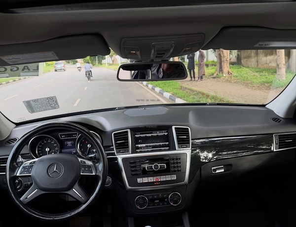 Mercedes-Benz ML350 (2015) – Foreign Used Smooth Drive, Powerful Engine & Comfort
