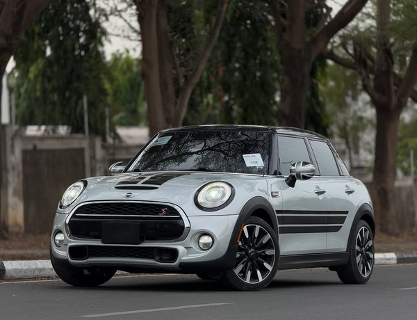 Neat Mini Cooper 2016– Compact & Classy | Ready to Drive