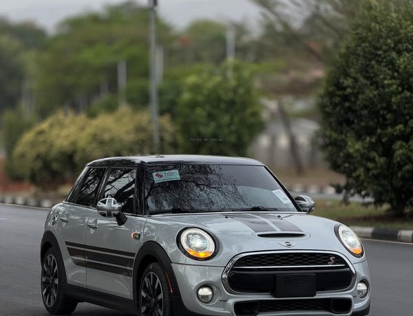 Neat Mini Cooper 2016– Compact & Classy | Ready to Drive