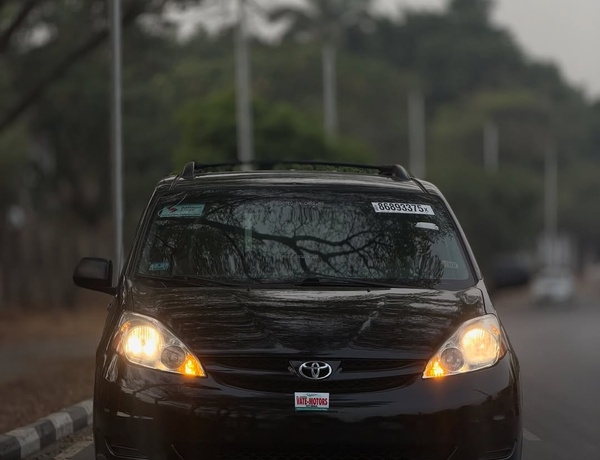 Foreign Used 2010 Toyota Sienna for Sale In Abuja
