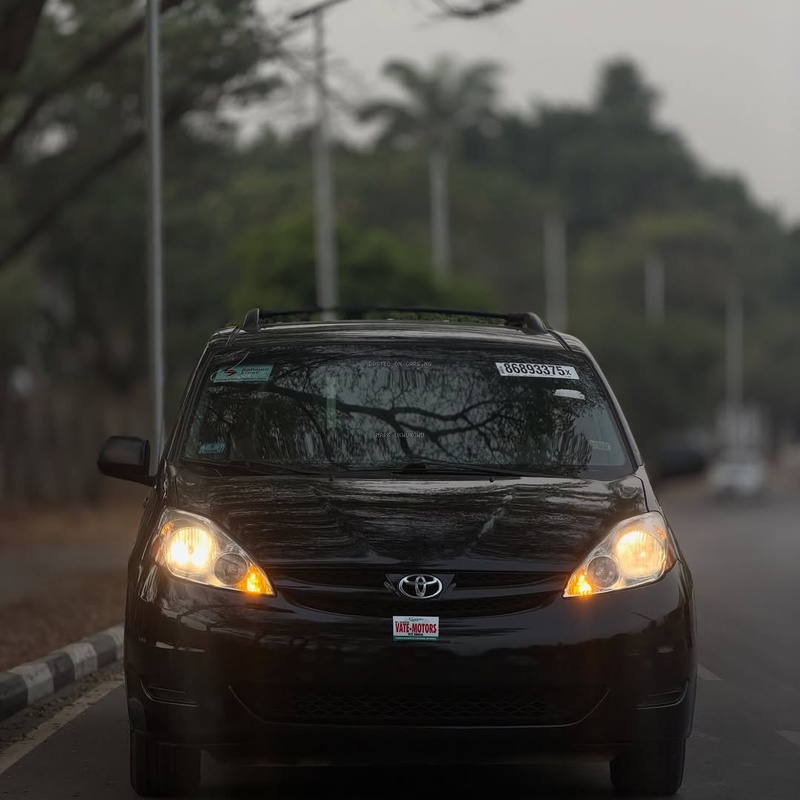Foreign Used 2010 Toyota Sienna for Sale In Abuja image