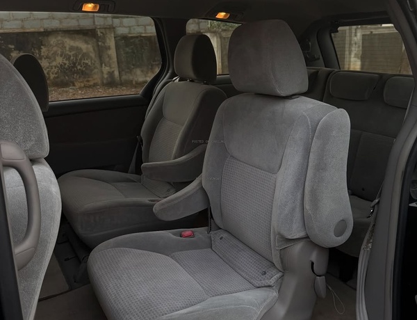Foreign Used 2010 Toyota Sienna for Sale In Abuja