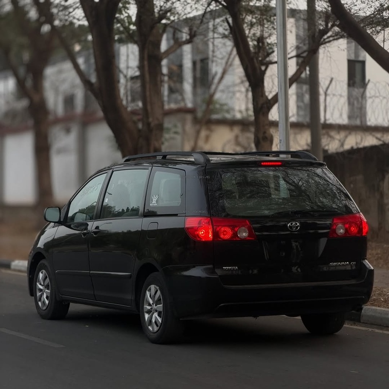 Foreign Used 2010 Toyota Sienna for Sale In Abuja image
