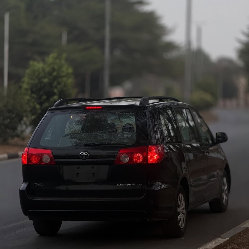 Foreign Used 2010 Toyota Sienna for Sale In Abuja image