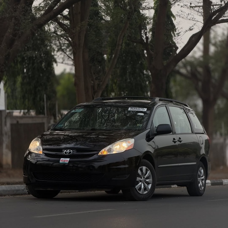 Foreign Used 2010 Toyota Sienna for Sale In Abuja image