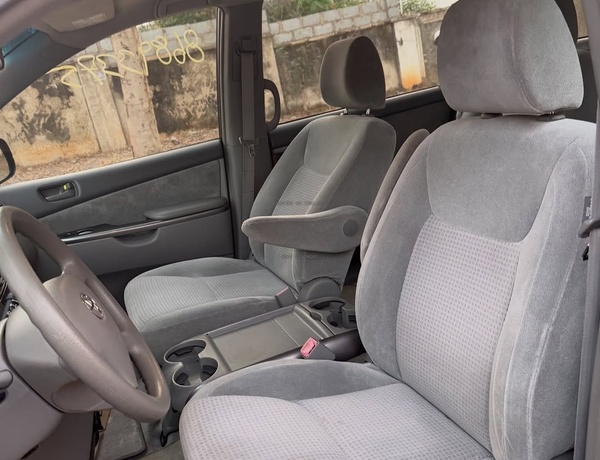 Foreign Used 2010 Toyota Sienna for Sale In Abuja