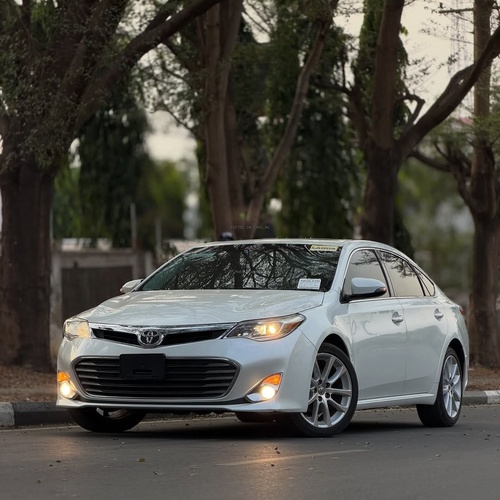 Foreign Used 2013 Toyota Avalon for Sale In Abuja