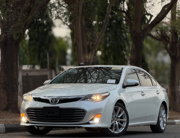 Foreign Used 2013 Toyota Avalon for Sale In Abuja