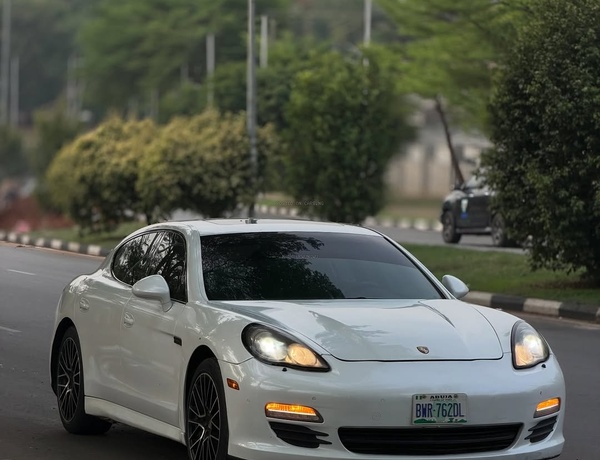 PORCHE PANAMERA 2012– LUXURY PERFORMANCE CAR, CLEAN & READY TO GO