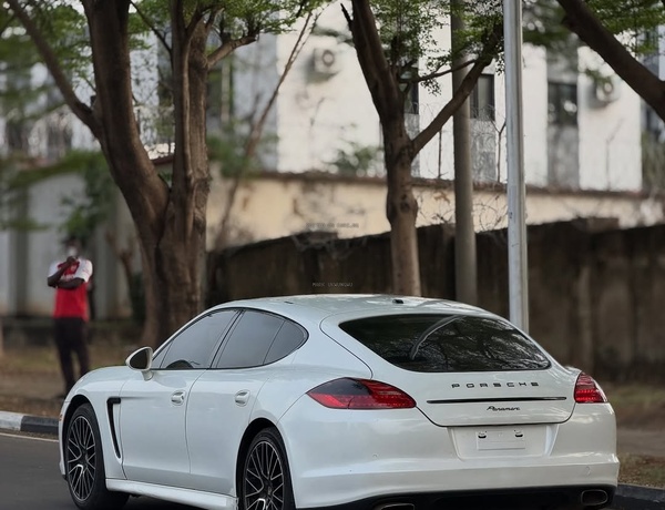 PORCHE PANAMERA 2012– LUXURY PERFORMANCE CAR, CLEAN & READY TO GO