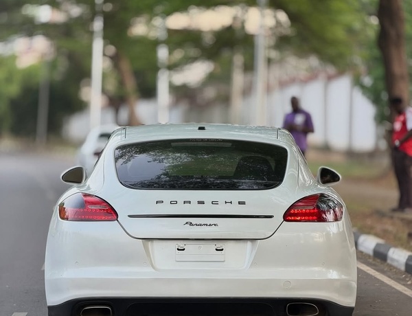 PORCHE PANAMERA 2012– LUXURY PERFORMANCE CAR, CLEAN & READY TO GO