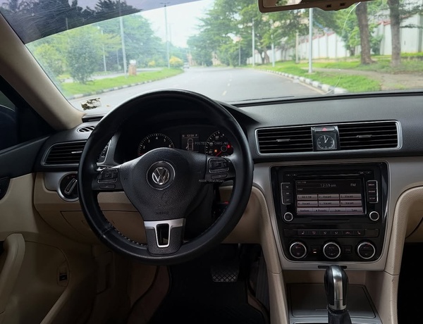 Volkswagen Passat SE (2012) – Foreign Used, Smooth Drive, Comfortable Interior