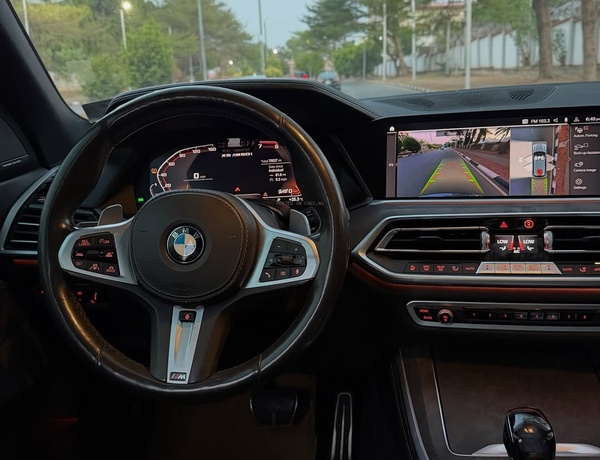 Powerful BMW X5 M50i – Luxury Meets Performance