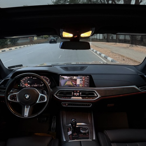 Powerful BMW X5 M50i – Luxury Meets Performance