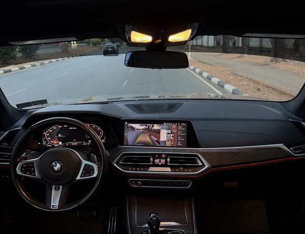 Powerful BMW X5 M50i – Luxury Meets Performance