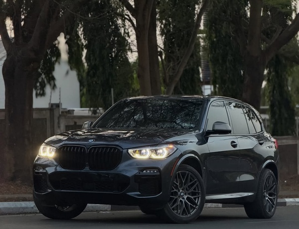 Powerful BMW X5 M50i – Luxury Meets Performance