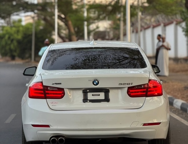 Premium Sedan Alert – BMW 328i 2014 Full Option Ready