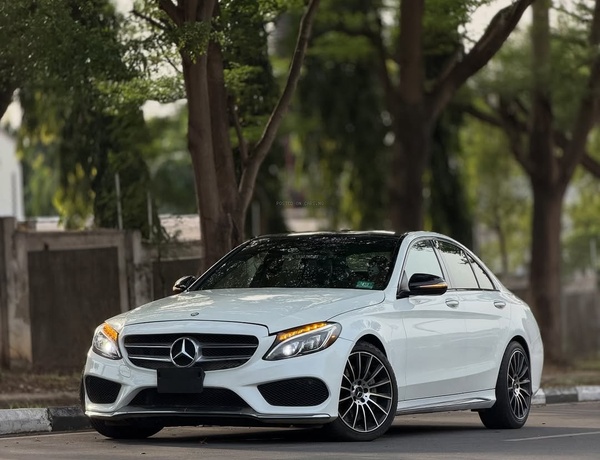 Premium Sedan – Mercedes-Benz C350 2016 – Foreign Used Full Option Available