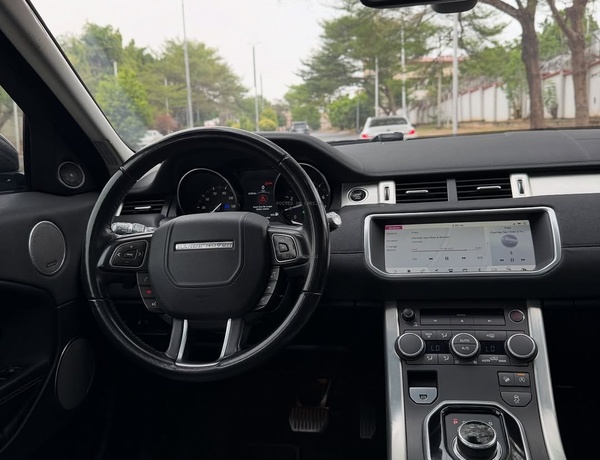 RANGE ROVER EVOQUE 2017 FOREIGN USED – CLEAN, SUPER SHARP & READY