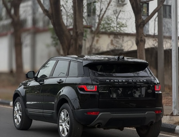 RANGE ROVER EVOQUE 2017 FOREIGN USED – CLEAN, SUPER SHARP & READY