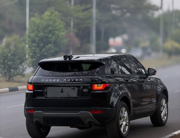 RANGE ROVER EVOQUE 2017 FOREIGN USED – CLEAN, SUPER SHARP & READY