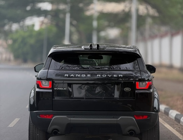 RANGE ROVER EVOQUE 2017 FOREIGN USED – CLEAN, SUPER SHARP & READY