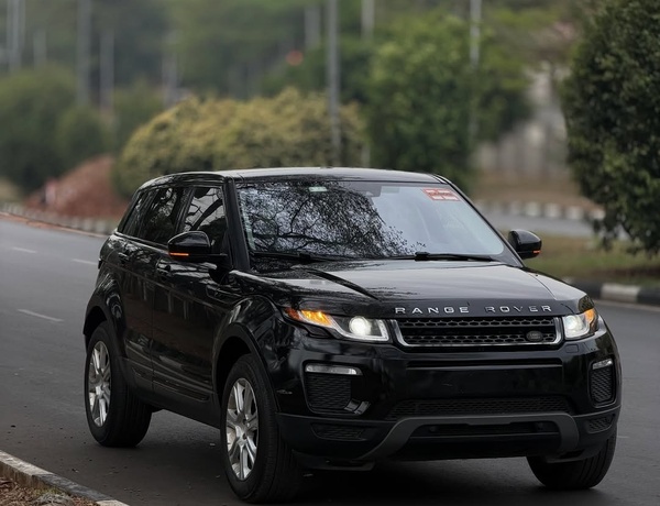 RANGE ROVER EVOQUE 2017 FOREIGN USED – CLEAN, SUPER SHARP & READY