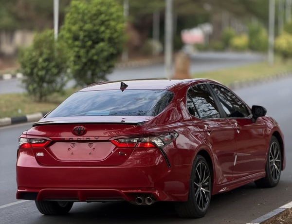 SHARP TOYOTA  CAMRY 2021  FOR SALE – FOREIGN USED, FULLY LOADED
