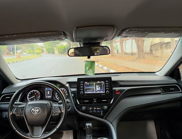 SHARP TOYOTA  CAMRY 2021  FOR SALE – FOREIGN USED, FULLY LOADED