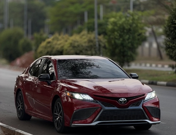 SHARP TOYOTA  CAMRY 2021  FOR SALE – FOREIGN USED, FULLY LOADED