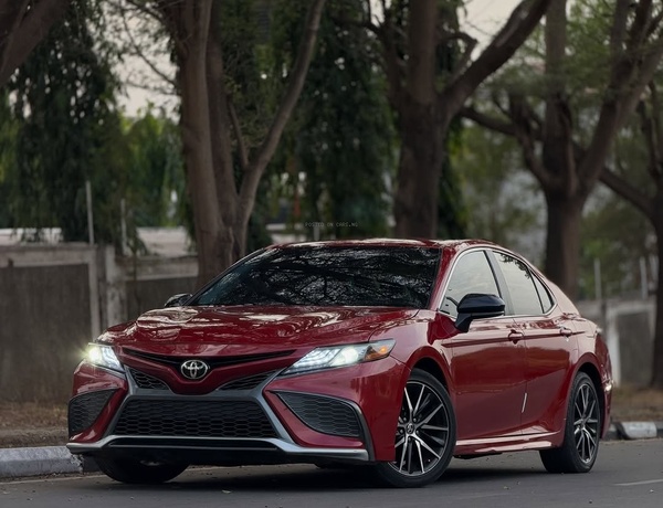 SHARP TOYOTA  CAMRY 2021  FOR SALE – FOREIGN USED, FULLY LOADED