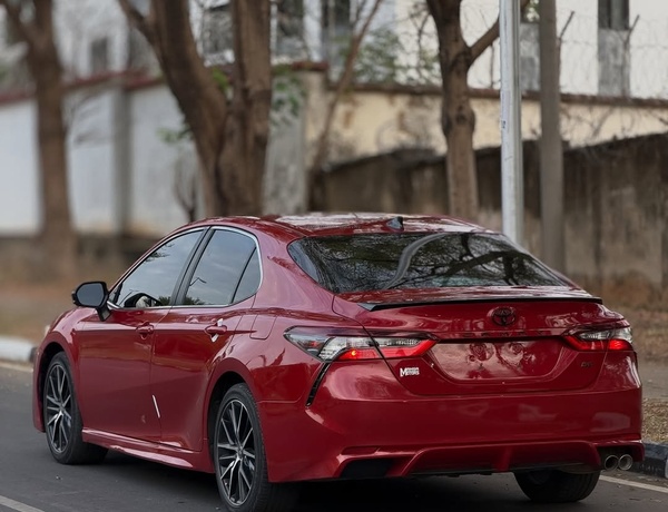 SHARP TOYOTA  CAMRY 2021  FOR SALE – FOREIGN USED, FULLY LOADED