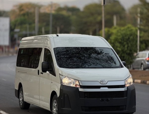 FOREIGN USED 2023 TOYOTA HIACE BUS FOR SALE IN ABUJA