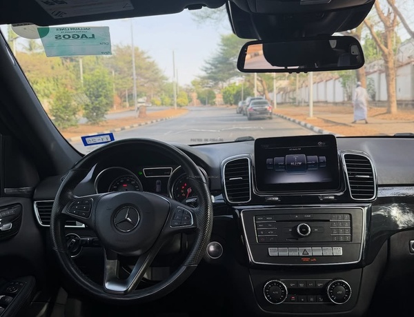 Foreign Used Mercedes-Benz GLE350 2017 – Luxury, Space & Road Presence