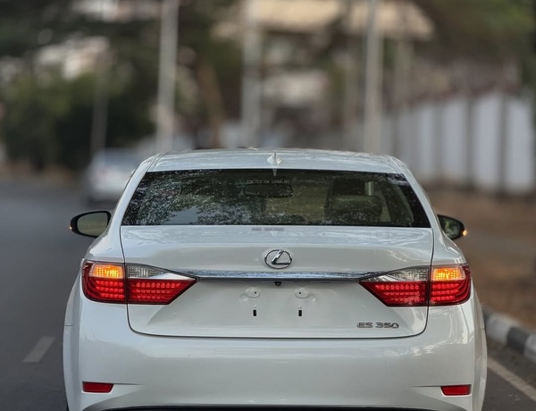 Foreign Used 2015 Lexus ES350 for Sale In Abuja