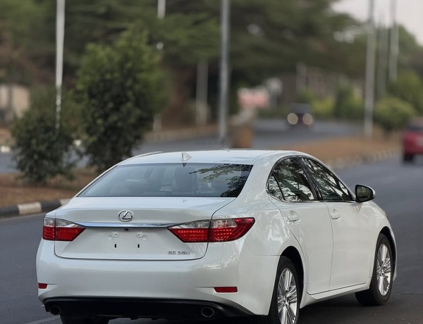 Foreign Used 2015 Lexus ES350 for Sale In Abuja