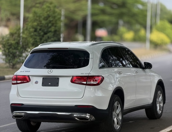 Sharp  Mercedes-Benz GLC300 2016  Foreign Used – Smooth Drive, Clean Interior