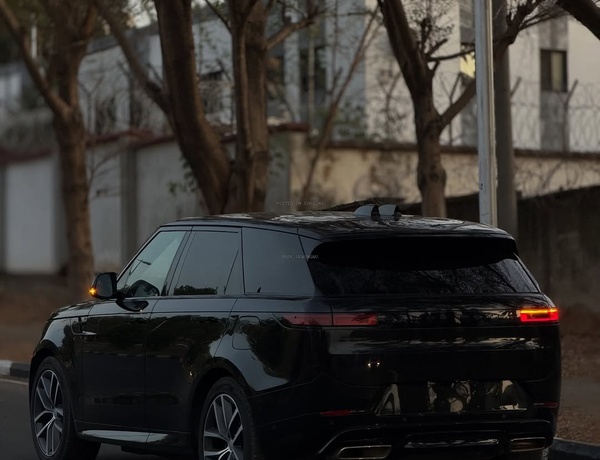 Stand Out in Style – Sharp Range Rover Sport 2024 SUV for Sale