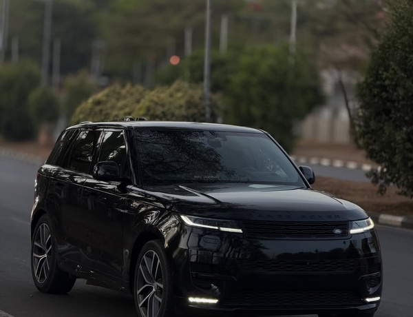 Stand Out in Style – Sharp Range Rover Sport 2024 SUV for Sale