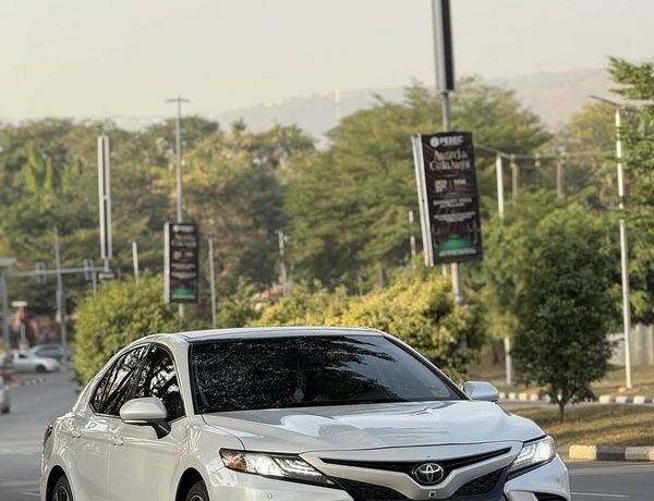 FOREIGN USED TOYOTA CAMRY XSE 2019 MODEL FOR SALE IN ABUJA