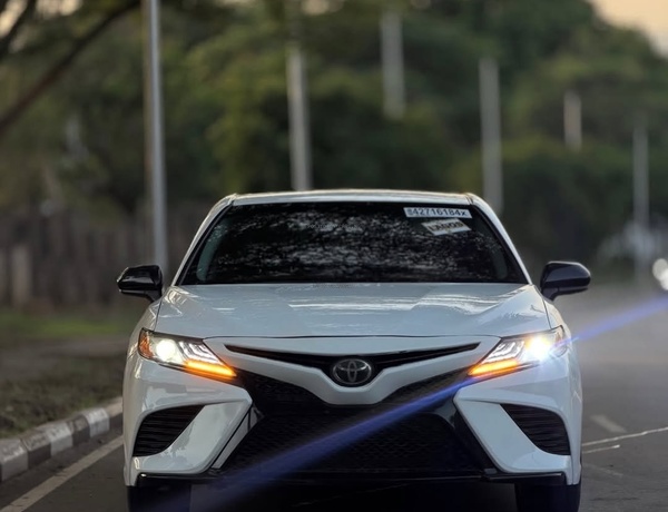 2018 TOYOTA CAMRY SE – FOREIGN USED | CLEAN EXECUTIVE SEDAN 