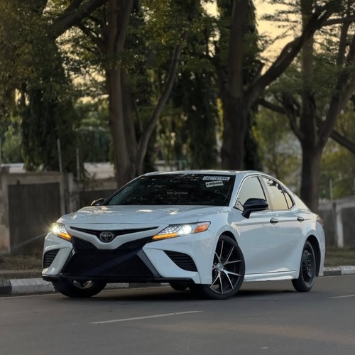 2018 TOYOTA CAMRY SE – FOREIGN USED | CLEAN EXECUTIVE SEDAN 