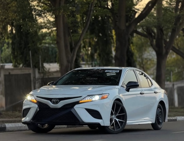 2018 TOYOTA CAMRY SE – FOREIGN USED | CLEAN EXECUTIVE SEDAN 